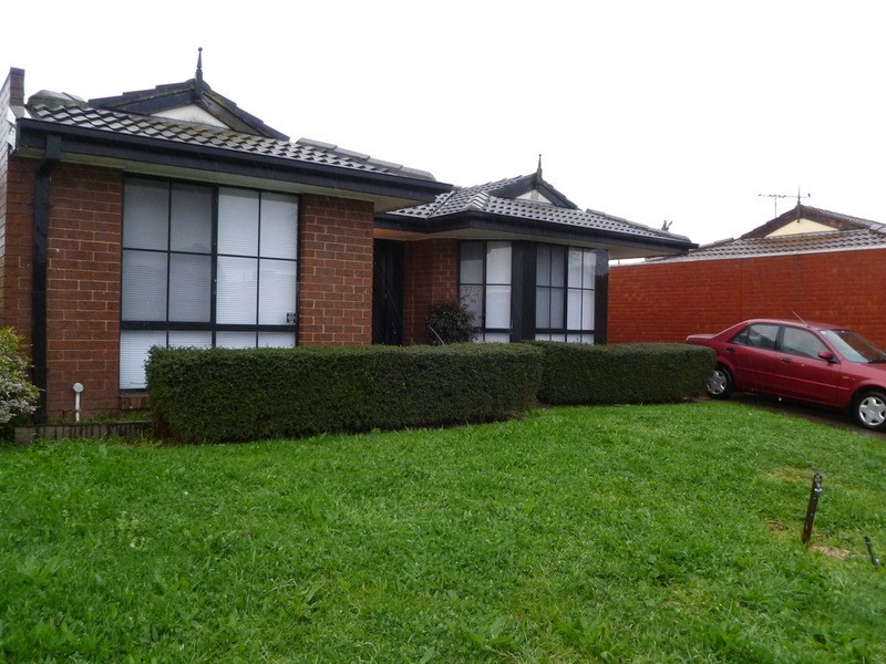 4 Ormond Rise, Roxburgh Park VIC 3064