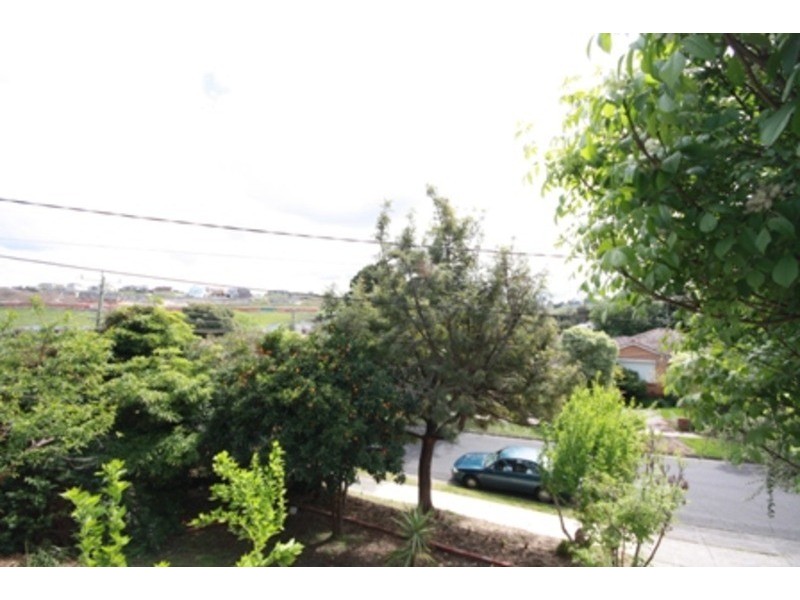 68 Valley  Crescent, Glenroy VIC 3046