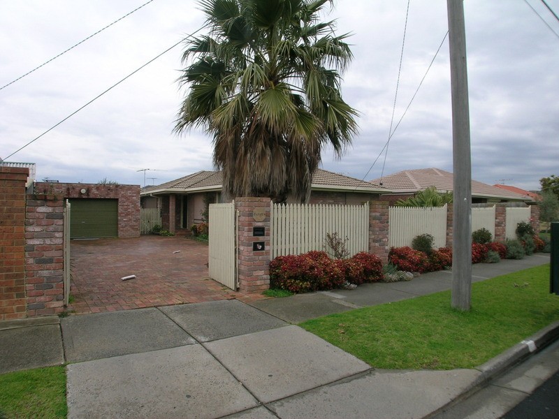 11 The Circuit Place, Gladstone Park VIC 3043