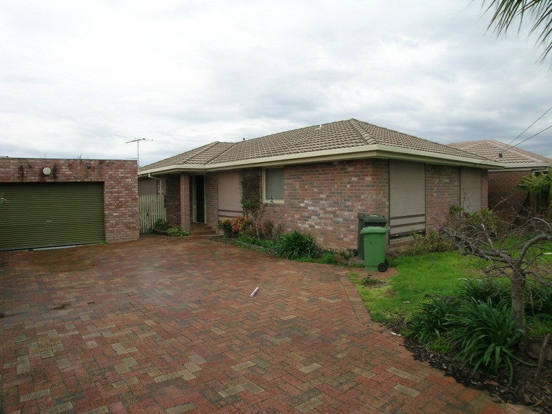 11 The Circuit Place, Gladstone Park VIC 3043