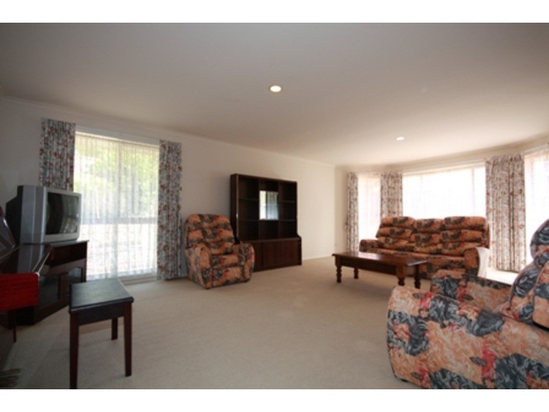 11 Stevens  Close, Roxburgh Park VIC 3064