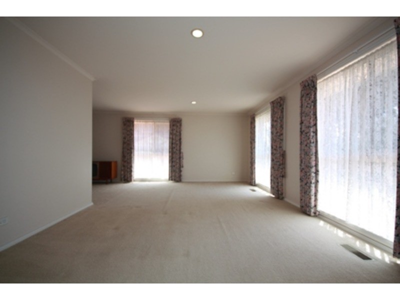 11 Stevens  Close, Roxburgh Park VIC 3064