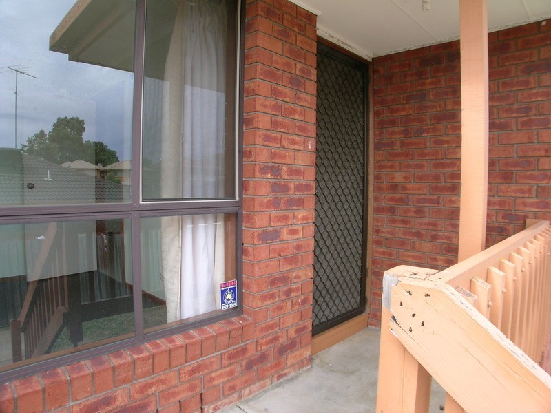 2/27 Shankland  Boulevard, Meadow Heights VIC 3048