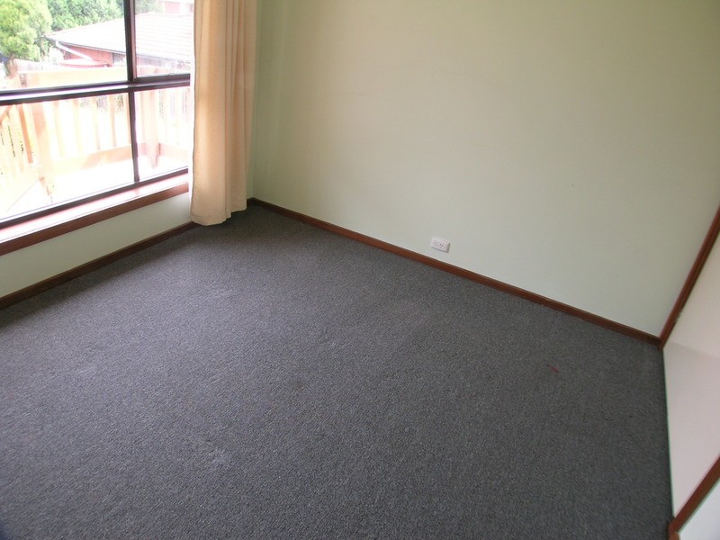 2/27 Shankland  Boulevard, Meadow Heights VIC 3048