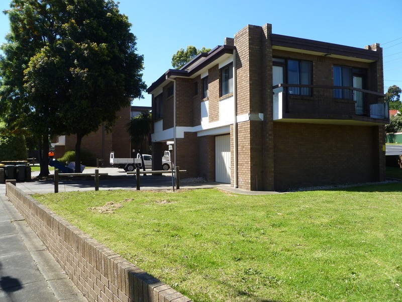 3/2-4 Chapman  Avenue, Glenroy VIC 3046