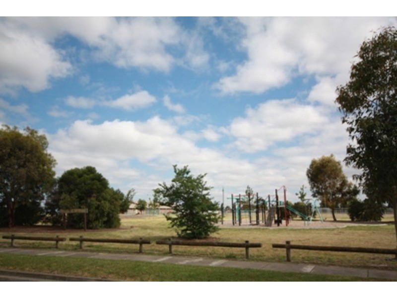 31 Bushfield Crescent, Coolaroo VIC 3048