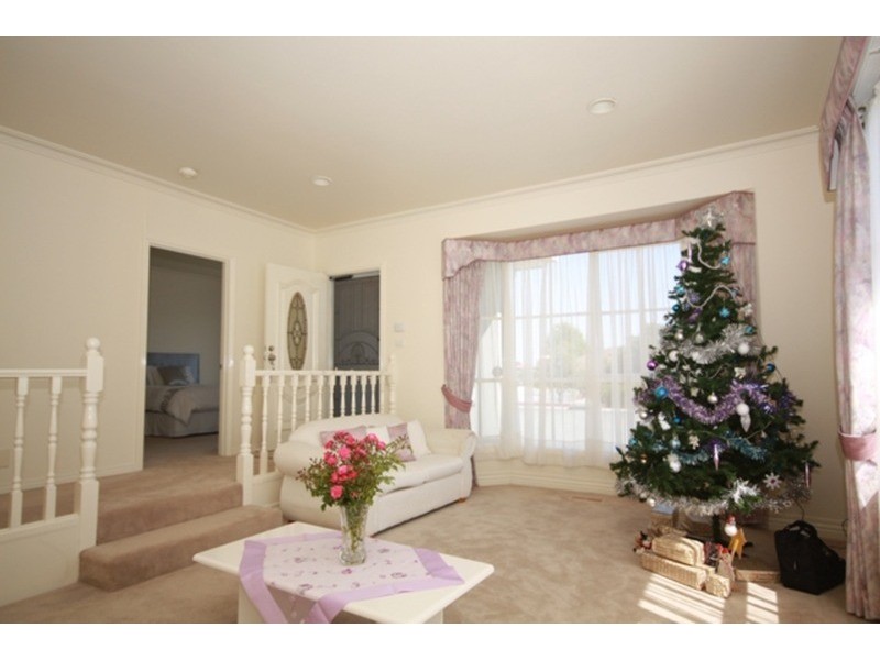16 Cassinia Crescent, Meadow Heights VIC 3048