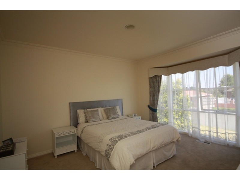 16 Cassinia Crescent, Meadow Heights VIC 3048
