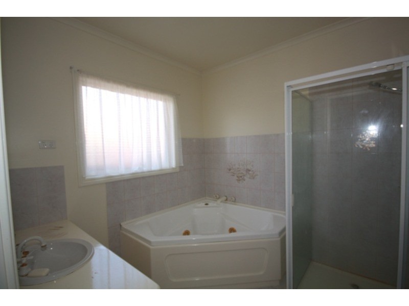 16 Cassinia Crescent, Meadow Heights VIC 3048