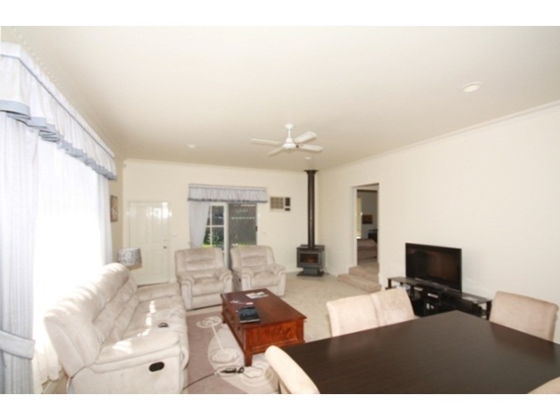 16 Cassinia Crescent, Meadow Heights VIC 3048