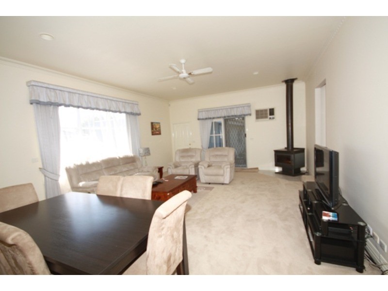 16 Cassinia Crescent, Meadow Heights VIC 3048