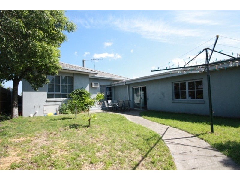 16 Cassinia Crescent, Meadow Heights VIC 3048