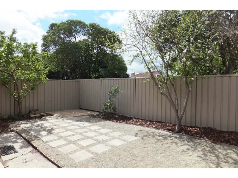 16 Hartington Street, Glenroy VIC 3046