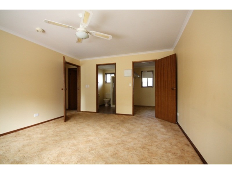 65B Konagaderra Road, Oaklands Junction VIC 3063
