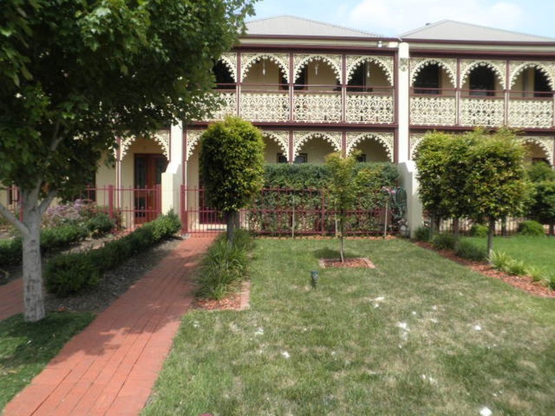 6 Simmonds Place, Roxburgh Park VIC 3064