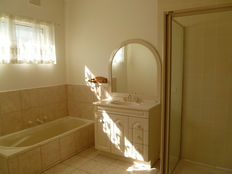 27 Cromwell Street, Glenroy VIC 3046