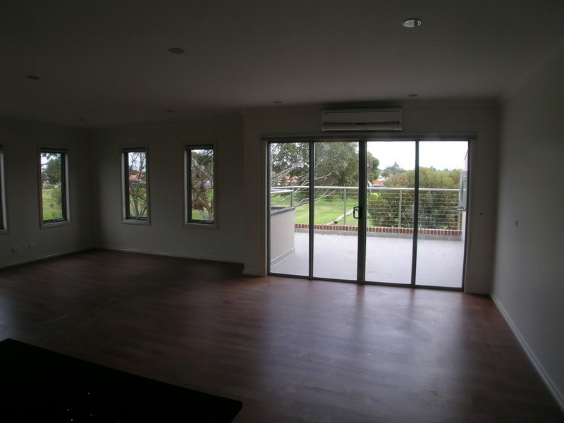 1/2-4 McKerchar Street, Glenroy VIC 3046