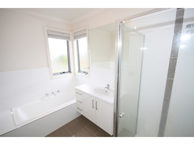 102 Chapman Avenue, Glenroy VIC 3046