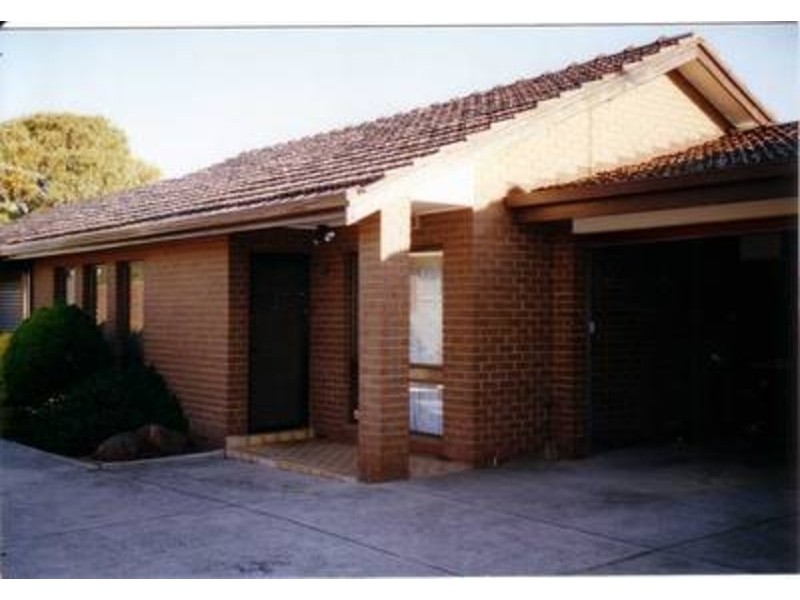 2/22 GLADSTONE Street, Glenroy VIC 3046