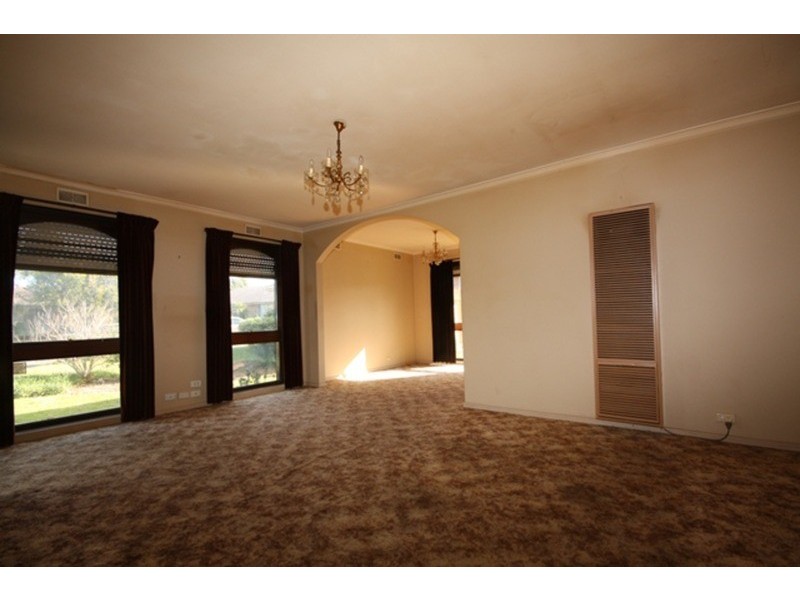 6 Gilmore  Place, Gladstone Park VIC 3043