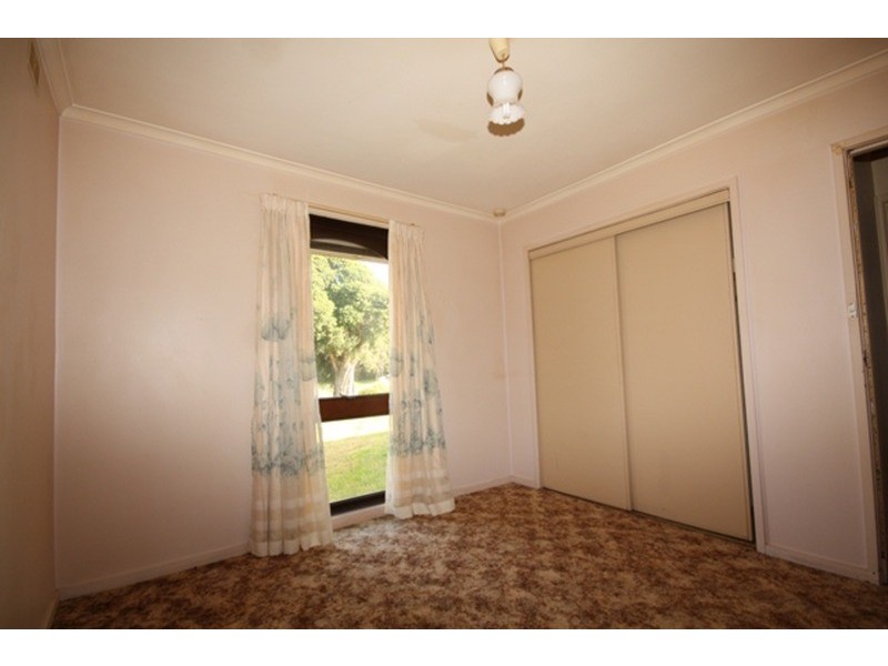 6 Gilmore  Place, Gladstone Park VIC 3043