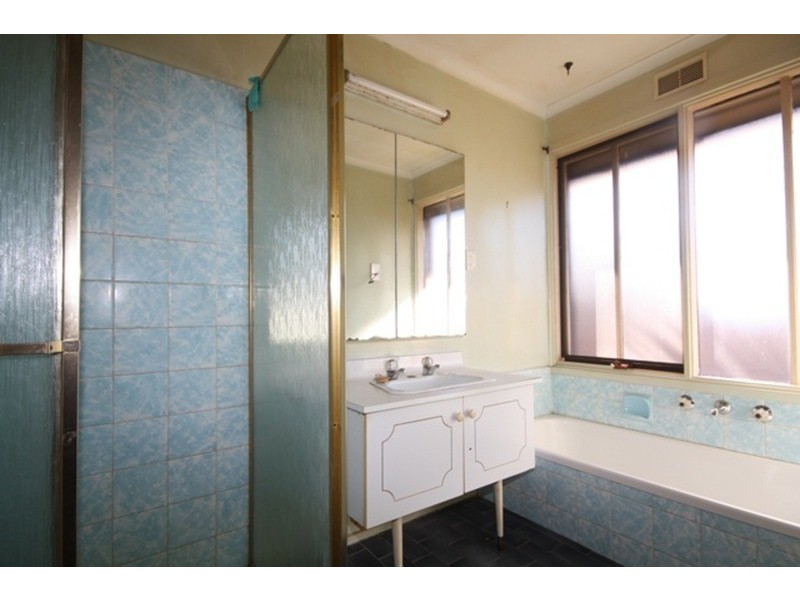 6 Gilmore  Place, Gladstone Park VIC 3043