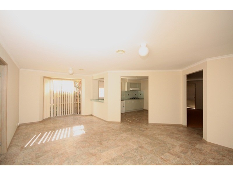 8 Midhurst Court, Craigieburn VIC 3064