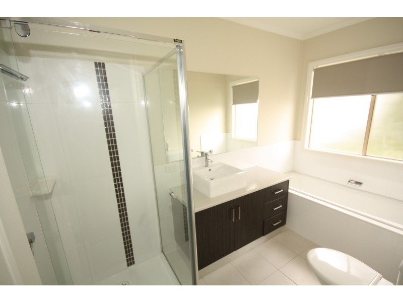 6 Muntz Avenue, Glenroy VIC 3046