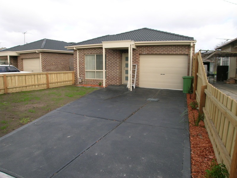 2/99 Kitchener Street, Broadmeadows VIC 3047