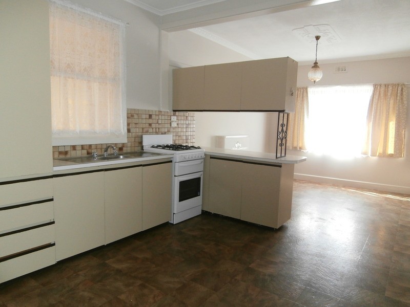 655 Pascoe Vale  Road, Oak Park VIC 3046