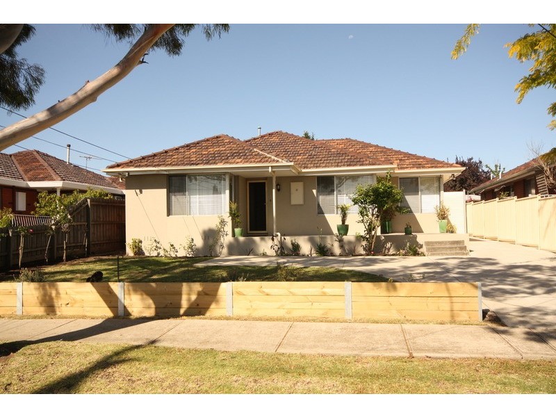 16 Thompson Street, Avondale Heights VIC 3034