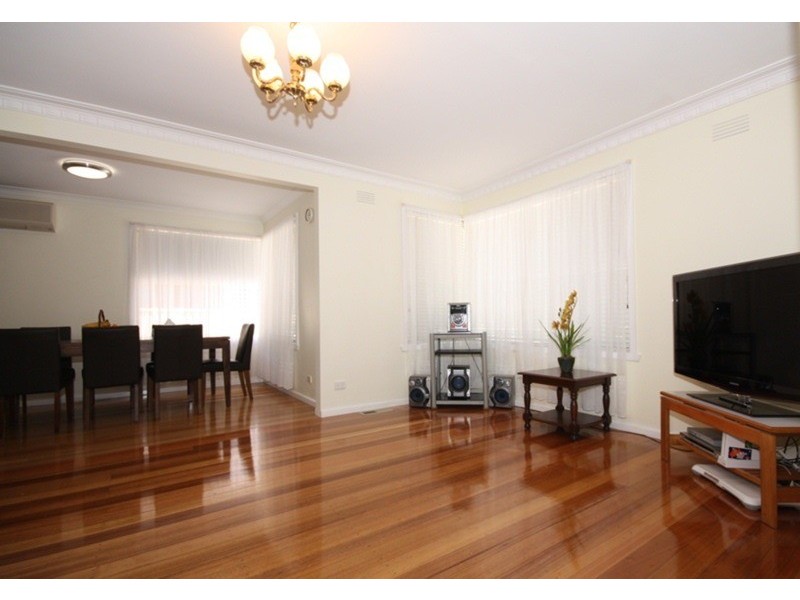 16 Thompson Street, Avondale Heights VIC 3034