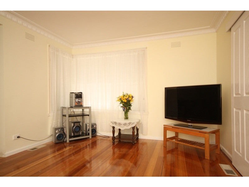 16 Thompson Street, Avondale Heights VIC 3034