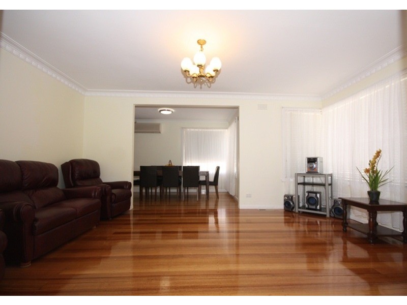 16 Thompson Street, Avondale Heights VIC 3034