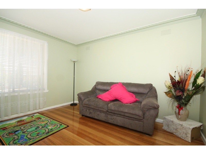 16 Thompson Street, Avondale Heights VIC 3034