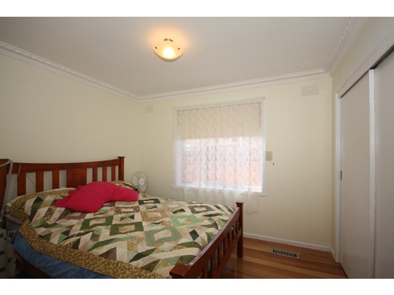 16 Thompson Street, Avondale Heights VIC 3034