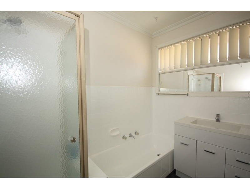 16 Thompson Street, Avondale Heights VIC 3034