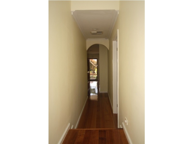 16 Thompson Street, Avondale Heights VIC 3034