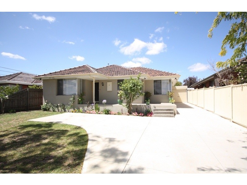 16 Thompson Street, Avondale Heights VIC 3034