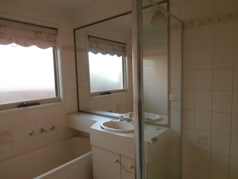 11 The Circuit, Gladstone Park VIC 3043