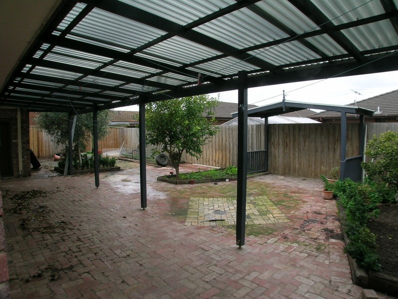 11 The Circuit, Gladstone Park VIC 3043