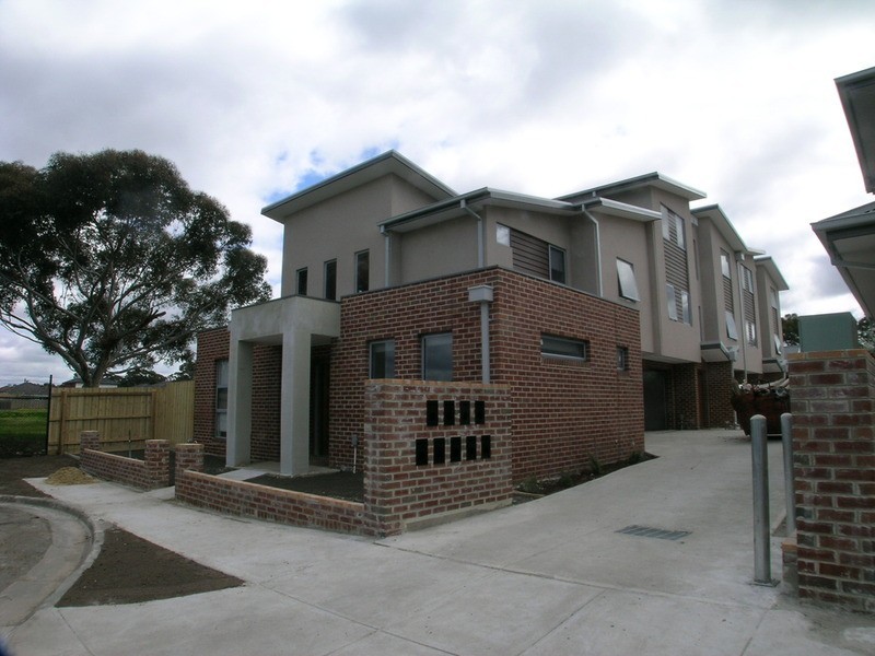 3/2-4 McKerchar  Street, Glenroy VIC 3046