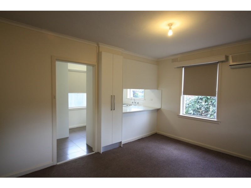 9 Emu Parade, Jacana VIC 3047