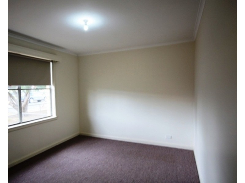 9 Emu Parade, Jacana VIC 3047