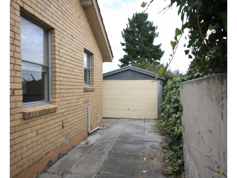 9 Emu Parade, Jacana VIC 3047