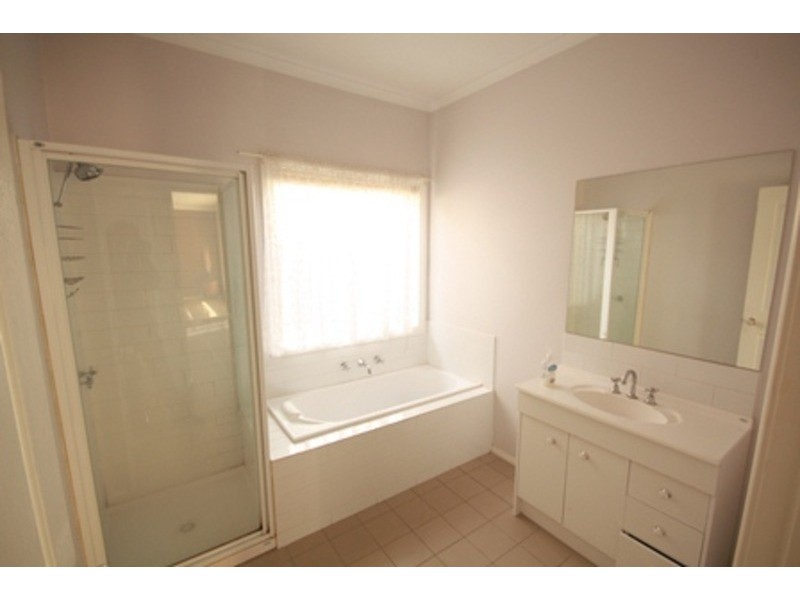 2/10 Ernest  Street, Broadmeadows VIC 3047