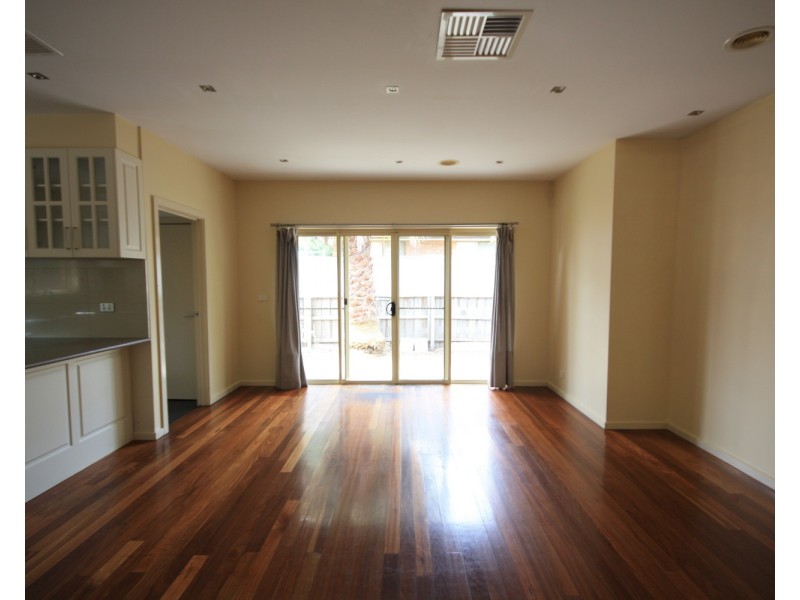 8A Wheatsheaf Road, Glenroy VIC 3046