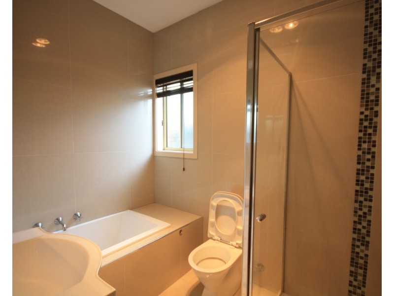 8A Wheatsheaf Road, Glenroy VIC 3046