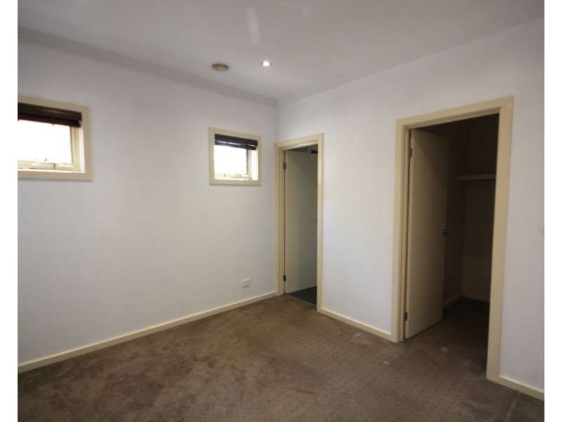 8A Wheatsheaf Road, Glenroy VIC 3046