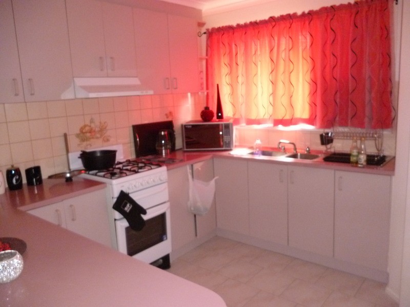 6 JOHNSON BOWL, Meadow Heights VIC 3048